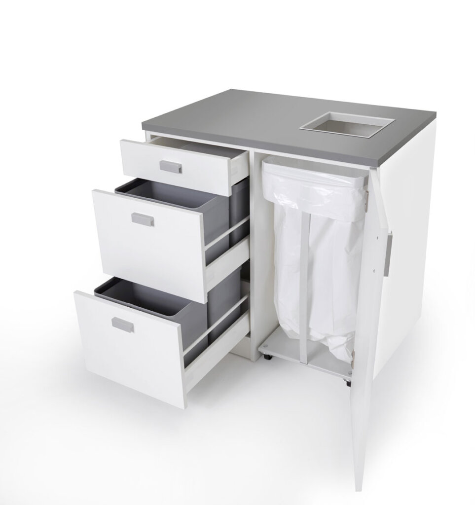 All Inclusive! The E31815 includes 1 plastic container of 140 liters on wheels, 1 plastic container of 60 liters, and 2 plastic buckets of 17 liters each.