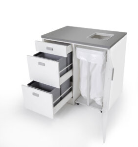 All Inclusive! I E31815 ingår 1 st 140 l plastkärl på hjul, 1 st 60 l plastkärl och 2 st 17 l plasthinkar.