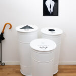 Kombo med Brooklyn Bin Triple. BRÄNNBART (trekantshål) ALU/PET (runt hål) MATAVFALL (täckande lock med knopp)